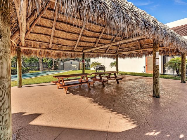 9041 Sunrise Lakes Boulevard 113, Sunrise, FL 33322