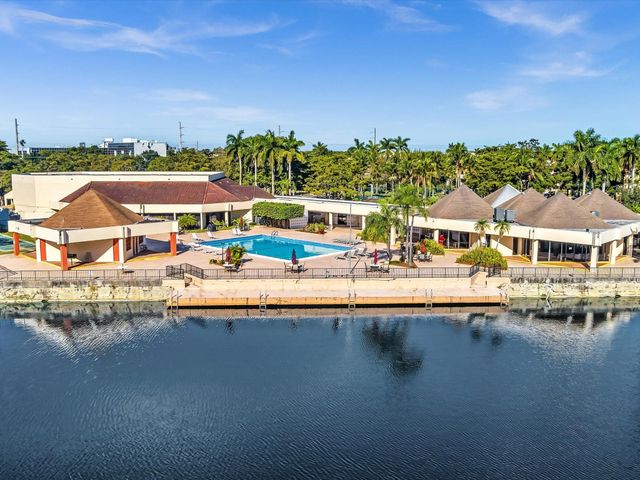 9041 Sunrise Lakes Boulevard 113, Sunrise, FL 33322