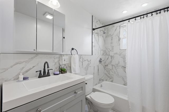 13 Green Ave, Westfield, MA 01085