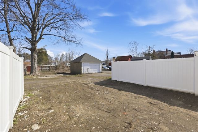 13 Green Ave, Westfield, MA 01085