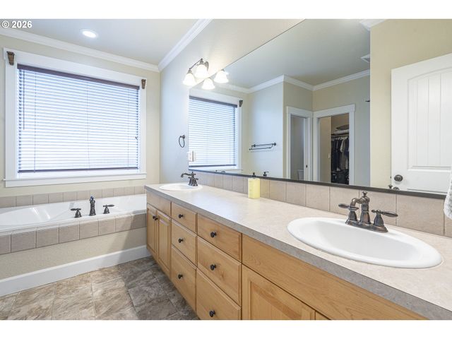 1902 Ne LUCY BELLE St, Mc Minnville, OR 97128