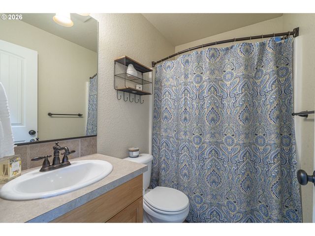 1902 Ne LUCY BELLE St, Mc Minnville, OR 97128