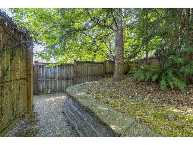 1902 Ne LUCY BELLE St, Mc Minnville, OR 97128