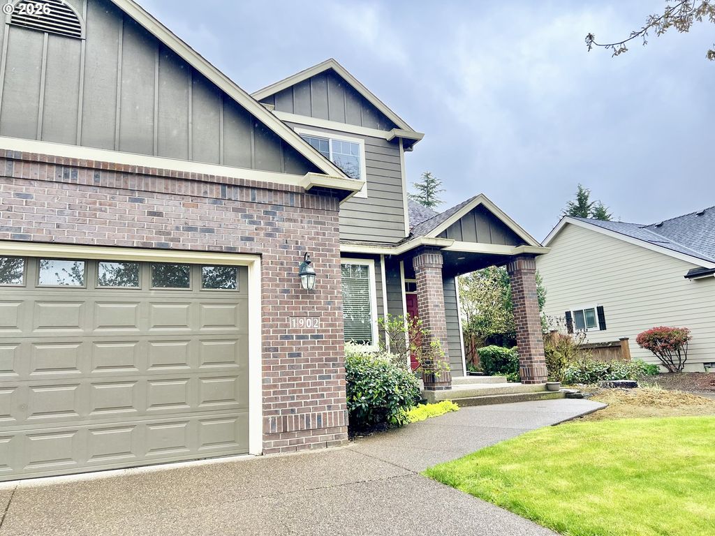 Image 1 of property listing at 1902 Ne LUCY BELLE St, Mc Minnville, OR 97128