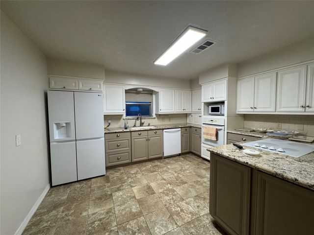 2611 Prairie Avenue, Pasadena, TX 77506