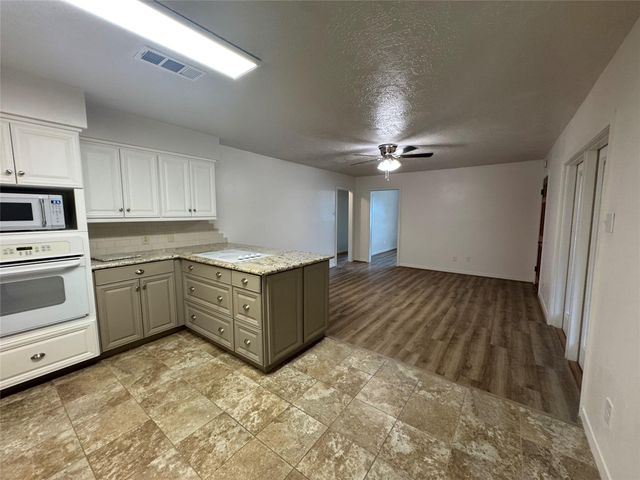 2611 Prairie Avenue, Pasadena, TX 77506