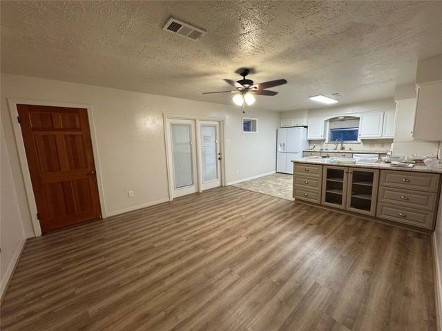 2611 Prairie Avenue, Pasadena, TX 77506
