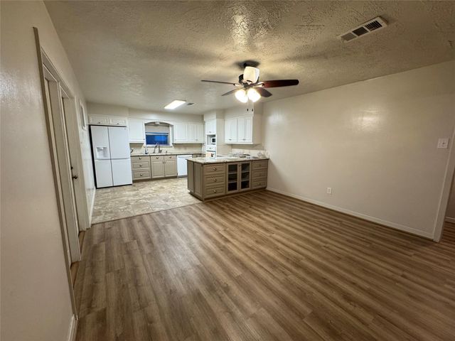 2611 Prairie Avenue, Pasadena, TX 77506