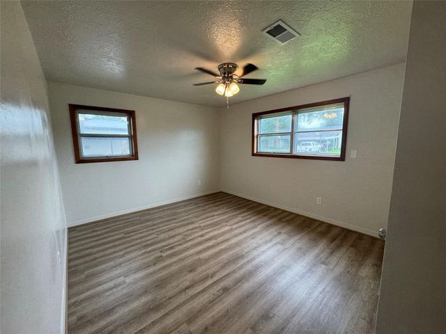 2611 Prairie Avenue, Pasadena, TX 77506