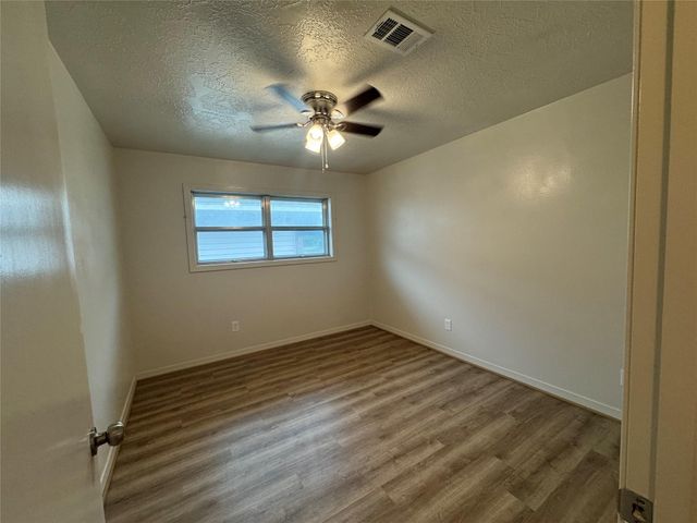 2611 Prairie Avenue, Pasadena, TX 77506