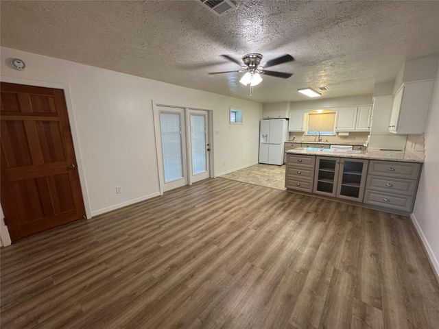 2611 Prairie Avenue, Pasadena, TX 77506