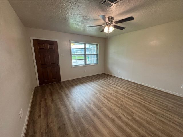 2611 Prairie Avenue, Pasadena, TX 77506