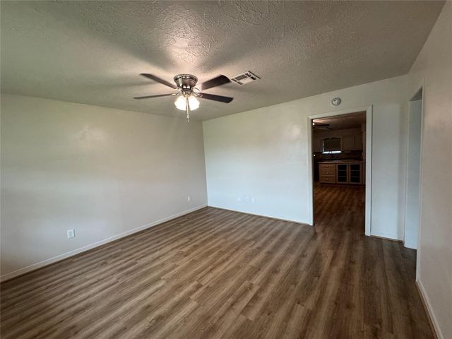 2611 Prairie Avenue, Pasadena, TX 77506