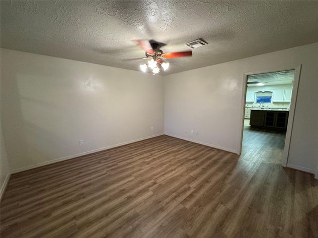 2611 Prairie Avenue, Pasadena, TX 77506
