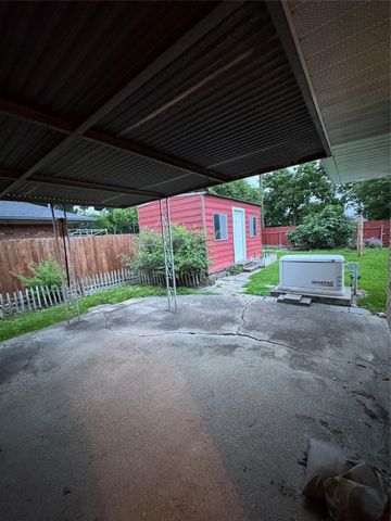 2611 Prairie Avenue, Pasadena, TX 77506