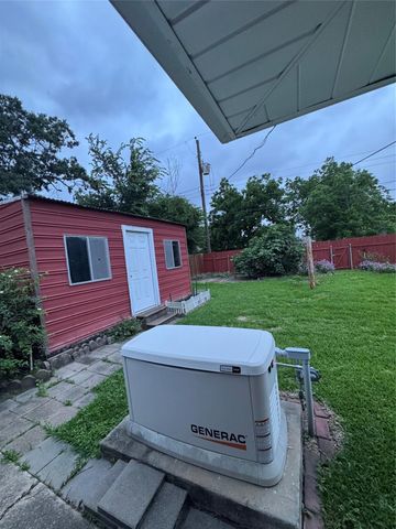 2611 Prairie Avenue, Pasadena, TX 77506