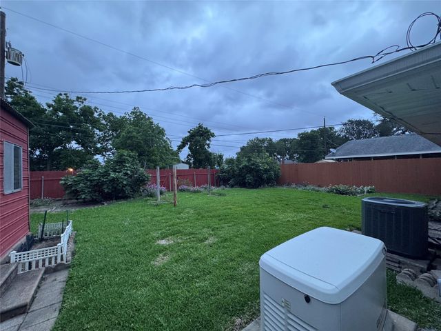 2611 Prairie Avenue, Pasadena, TX 77506