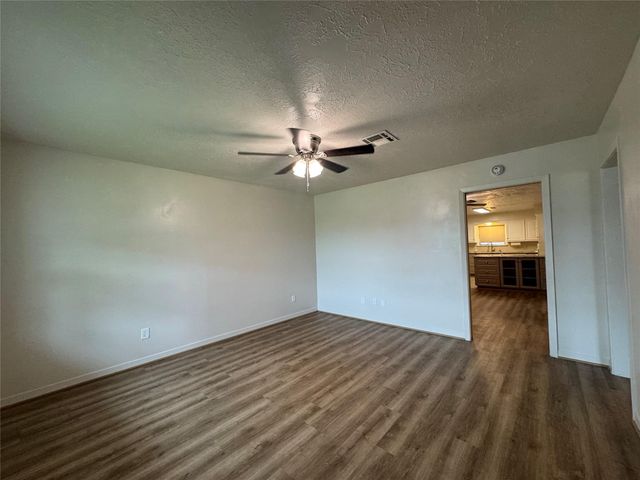 2611 Prairie Avenue, Pasadena, TX 77506