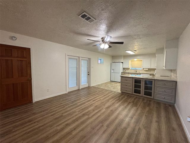 2611 Prairie Avenue, Pasadena, TX 77506