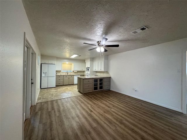 2611 Prairie Avenue, Pasadena, TX 77506