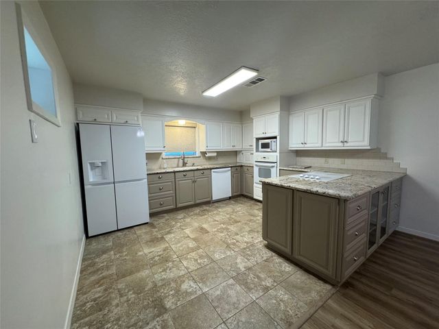 2611 Prairie Avenue, Pasadena, TX 77506