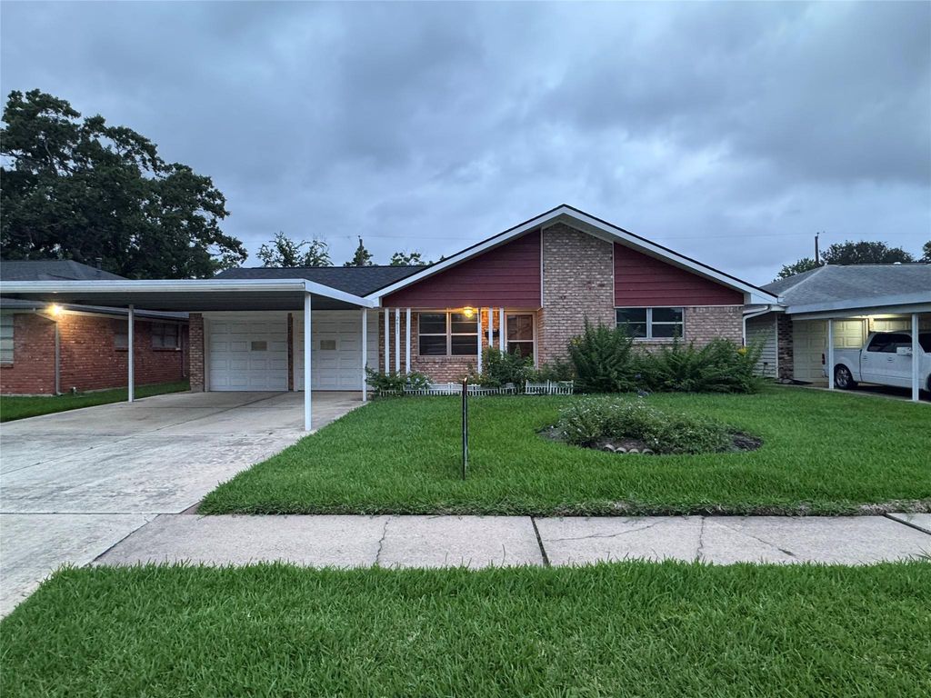 2611 Prairie Avenue, Pasadena, TX 77506