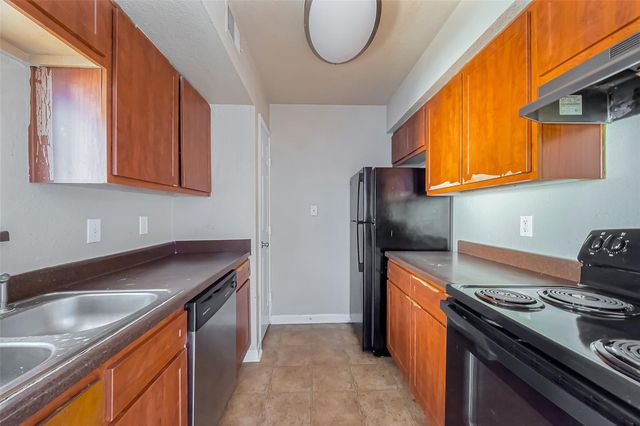 8100 Creekbend Drive 146, Houston, TX 77071