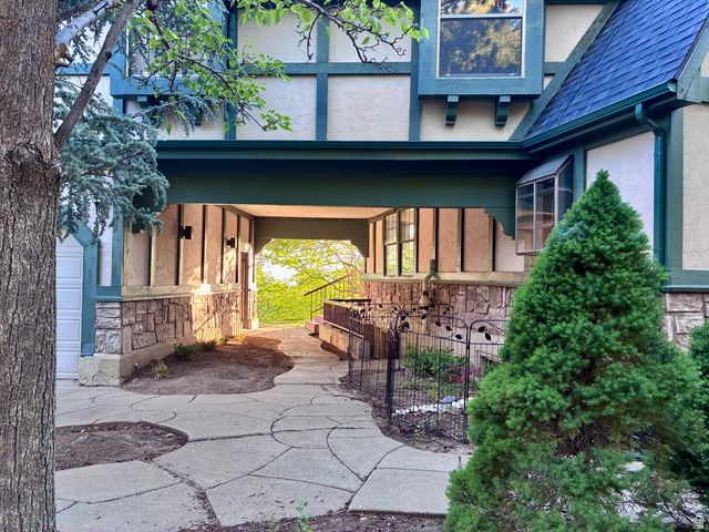 1903 E RIDGE HOLLOW DR, Bountiful, UT 84010