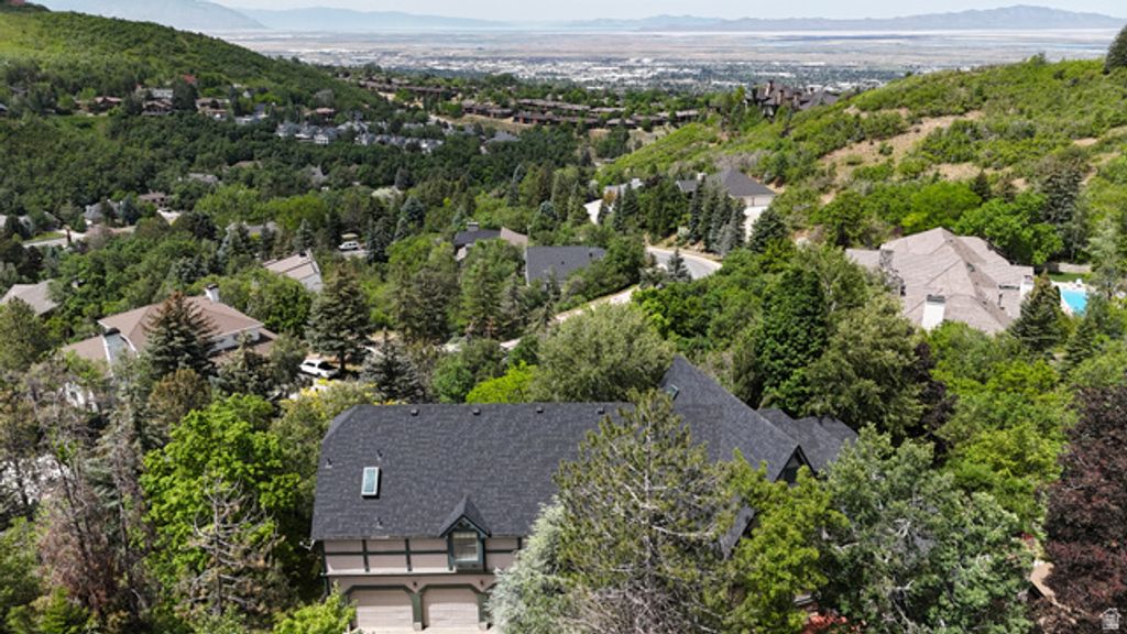 1903 E RIDGE HOLLOW DR, Bountiful, UT 84010