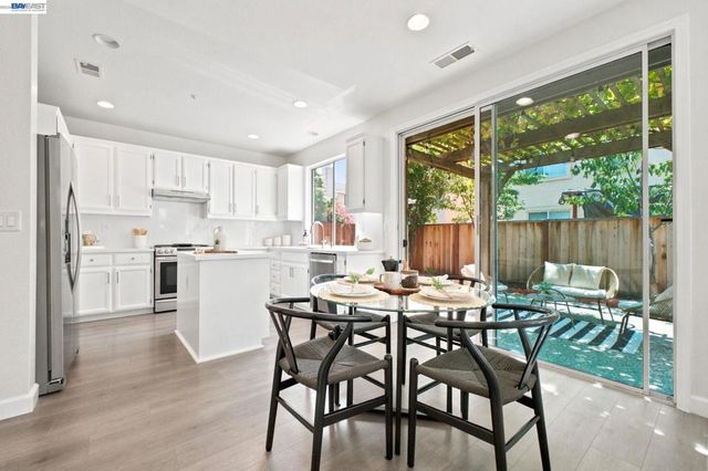 1895 Travertine Way, Union City, CA 94587