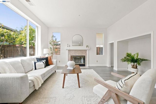 1895 Travertine Way, Union City, CA 94587
