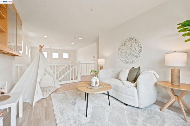 1895 Travertine Way, Union City, CA 94587