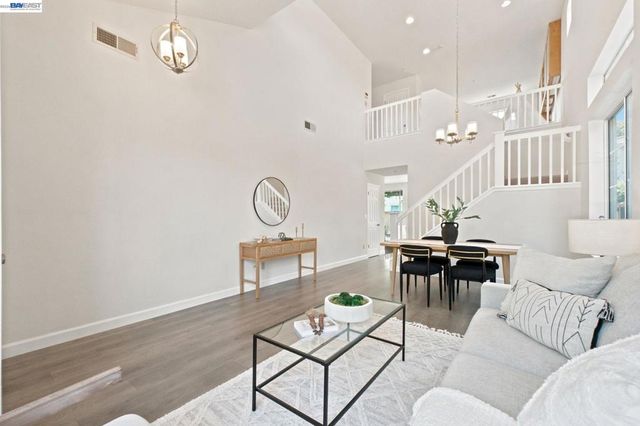 1895 Travertine Way, Union City, CA 94587