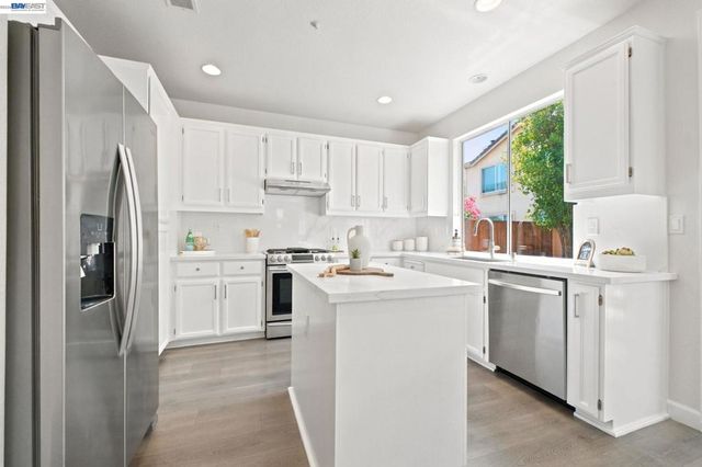 1895 Travertine Way, Union City, CA 94587