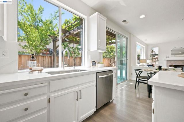 1895 Travertine Way, Union City, CA 94587