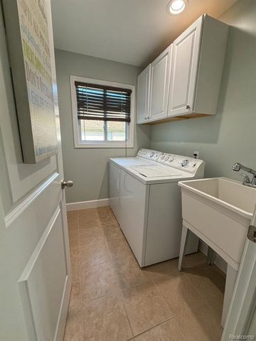 36680 Cecilia Drive, Sterling Heights, MI 48312