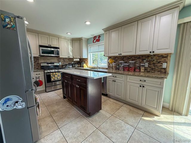 36680 Cecilia Drive, Sterling Heights, MI 48312