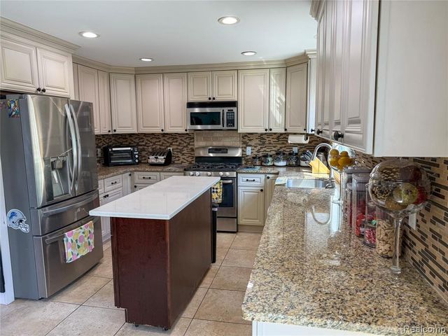 36680 Cecilia Drive, Sterling Heights, MI 48312
