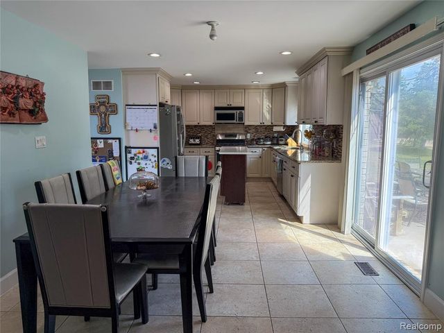 36680 Cecilia Drive, Sterling Heights, MI 48312