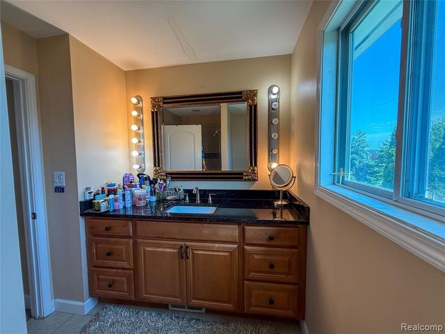 36680 Cecilia Drive, Sterling Heights, MI 48312