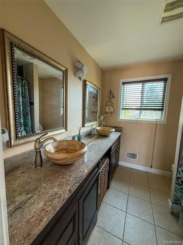 36680 Cecilia Drive, Sterling Heights, MI 48312