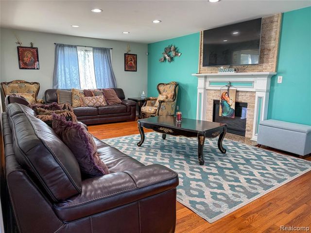 36680 Cecilia Drive, Sterling Heights, MI 48312