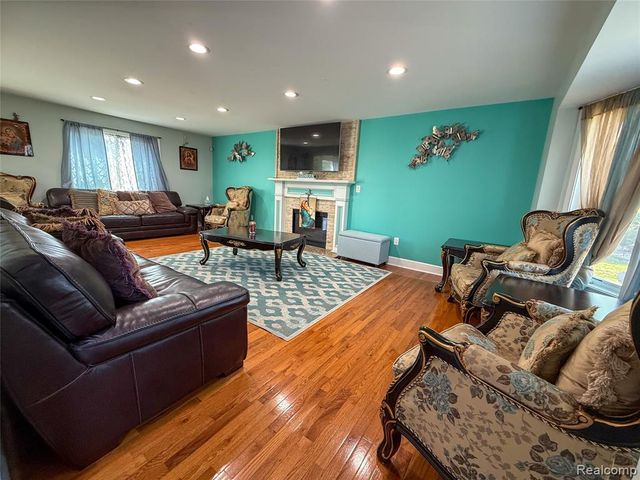 36680 Cecilia Drive, Sterling Heights, MI 48312