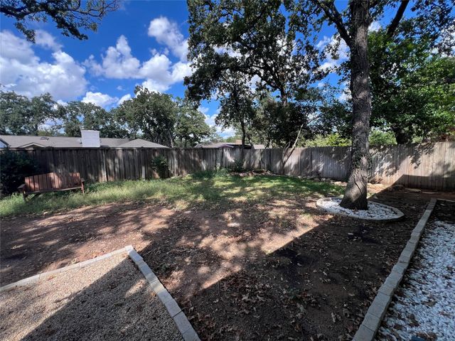 208 Shelmar Drive, Euless, TX 76039