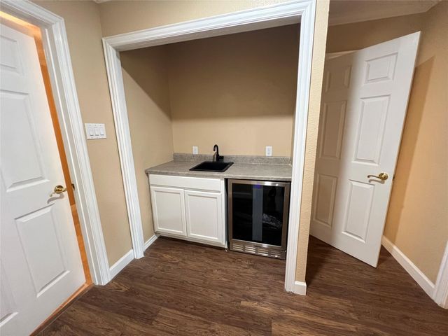 208 Shelmar Drive, Euless, TX 76039