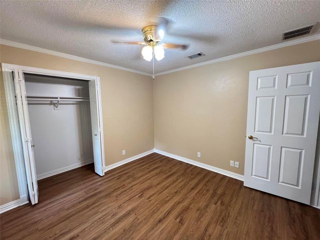 208 Shelmar Drive, Euless, TX 76039