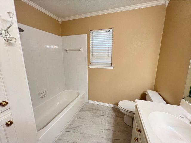 208 Shelmar Drive, Euless, TX 76039