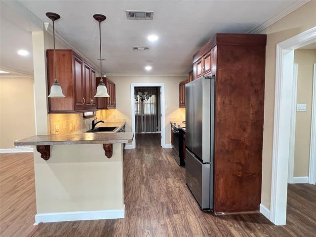 208 Shelmar Drive, Euless, TX 76039