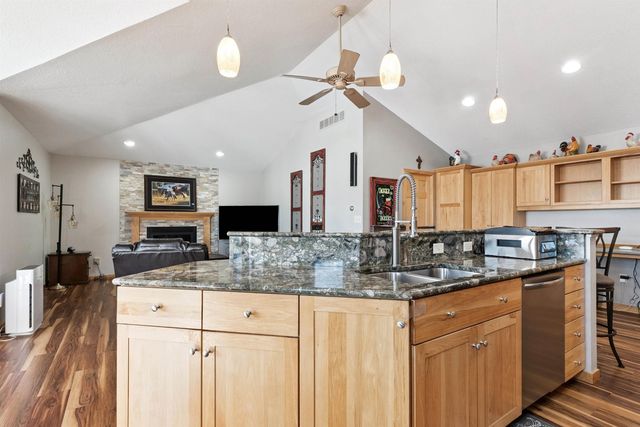 8383 W Ridgeway Avenue, Cedar Falls, IA 50613