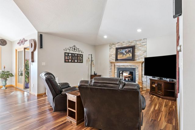 8383 W Ridgeway Avenue, Cedar Falls, IA 50613